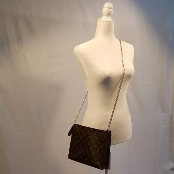 LOUIS VUITTON TOILETRIES BAG 26 MONOGRAM - Picture 10 of 14